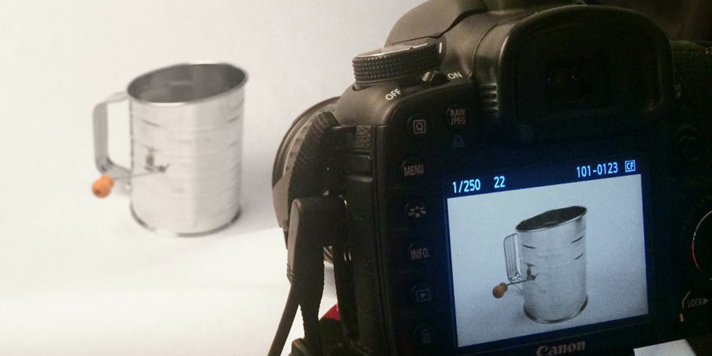 Photographier des produits réfléchissants : Comment maîtriser les reflets Founders